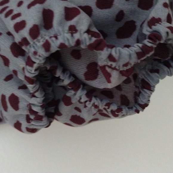 Ee some blouse size large color grey with red - Picture 4 of 6